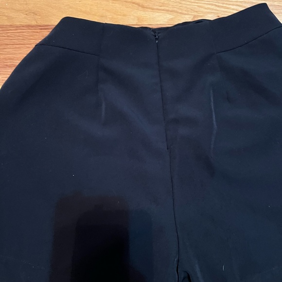 Express shorts with pockets - Picture 2 of 5